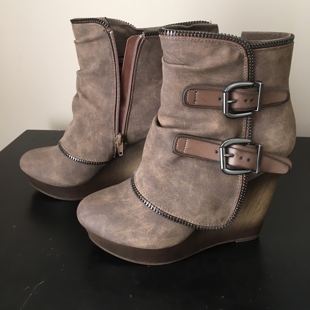 Buckle-brand boots